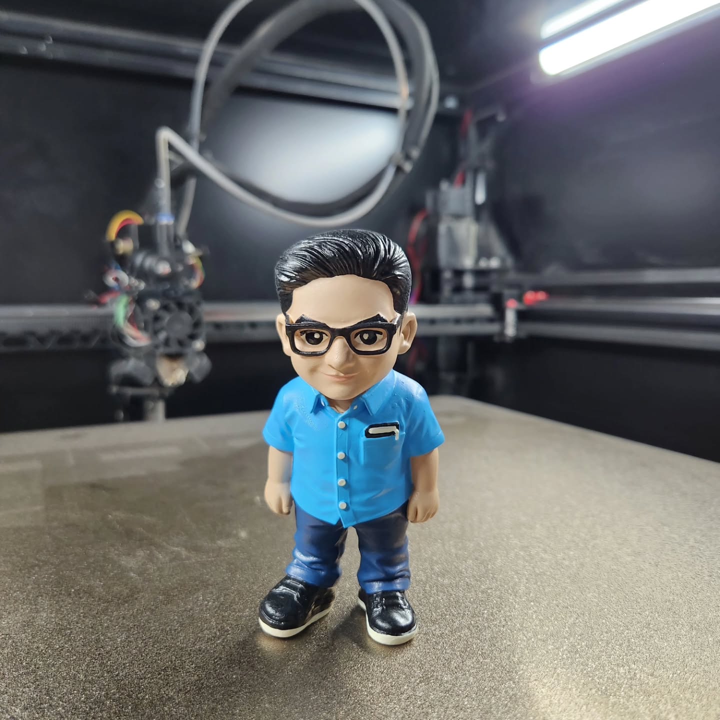 Meja kantor terlalu serius? Kasih "nyawa" dong!! Bikin figur chibi custom buat rekan kerja favoritmu