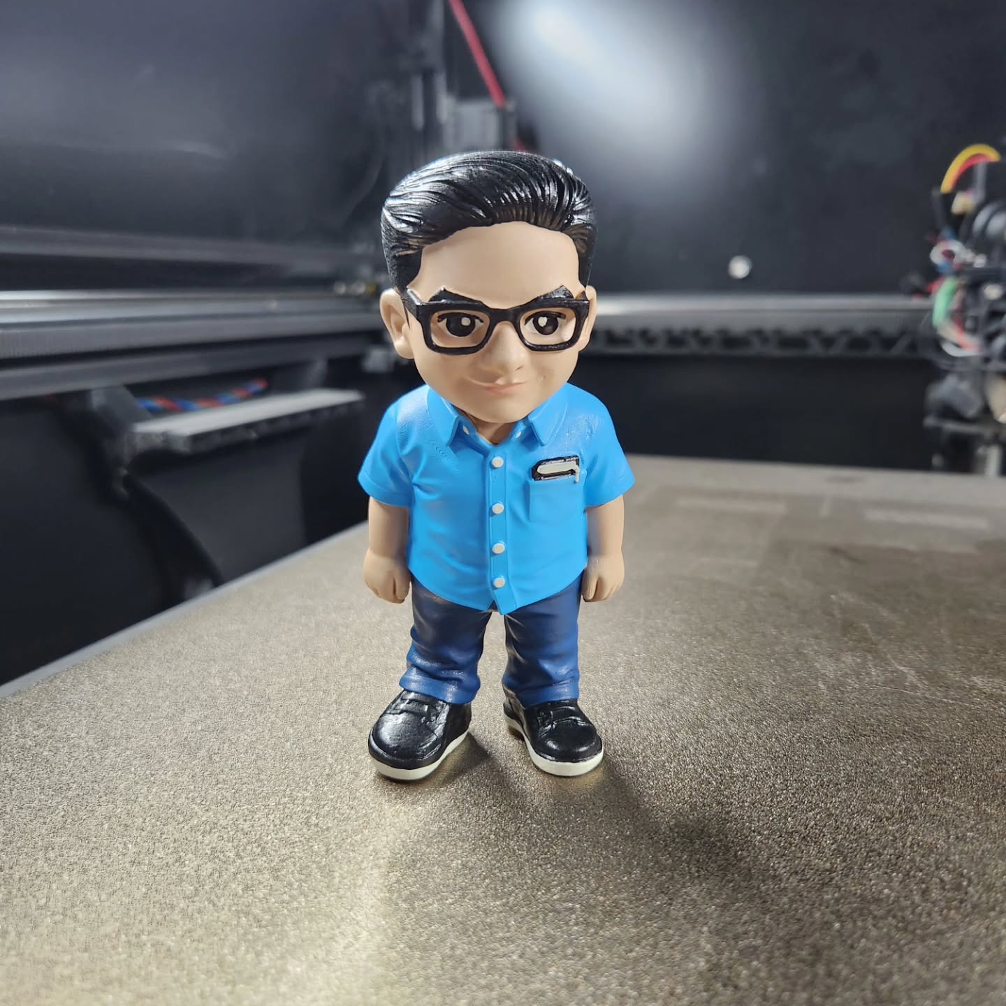Meja kantor terlalu serius? Kasih "nyawa" dong!! Bikin figur chibi custom buat rekan kerja favoritmu