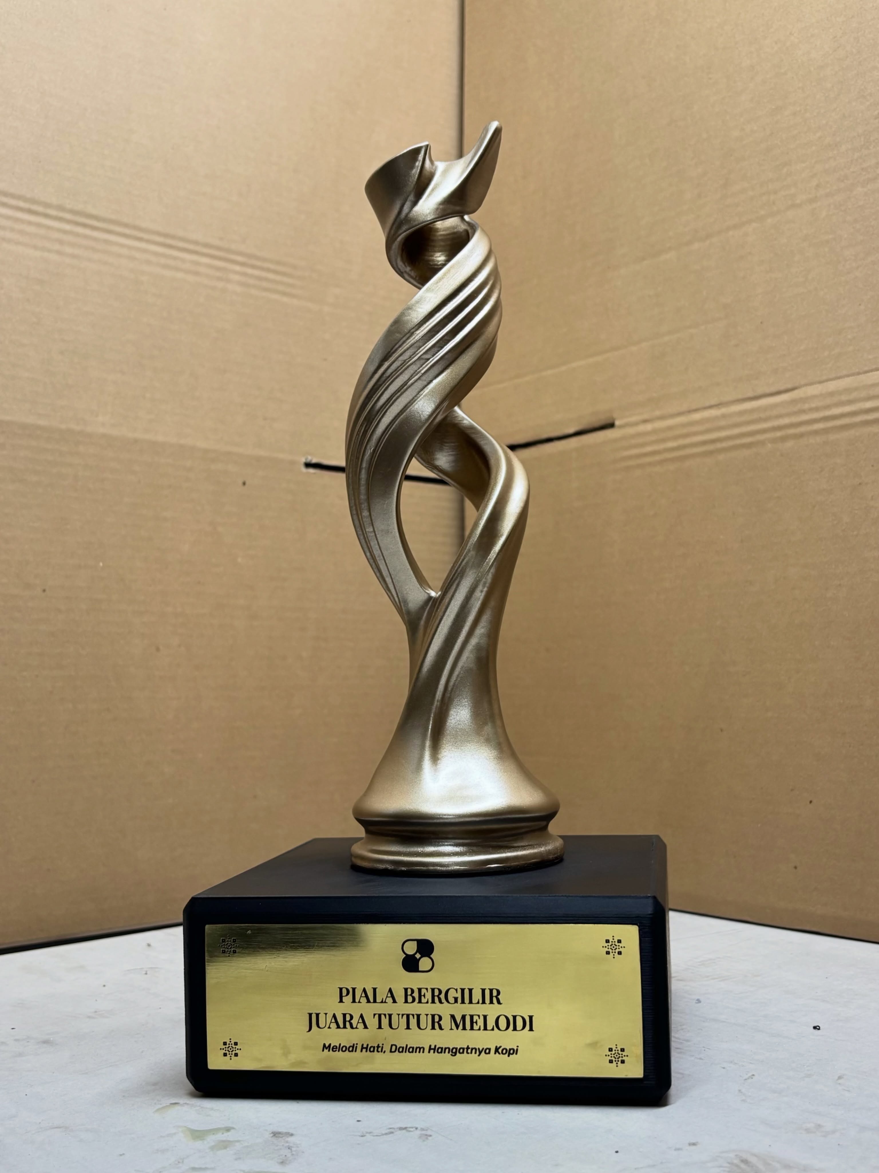 Detail piala hasil 3D print IsengAjaa. Kira-kira siapa nihh yang bakal bawa pulang piala ini? 👀  #i